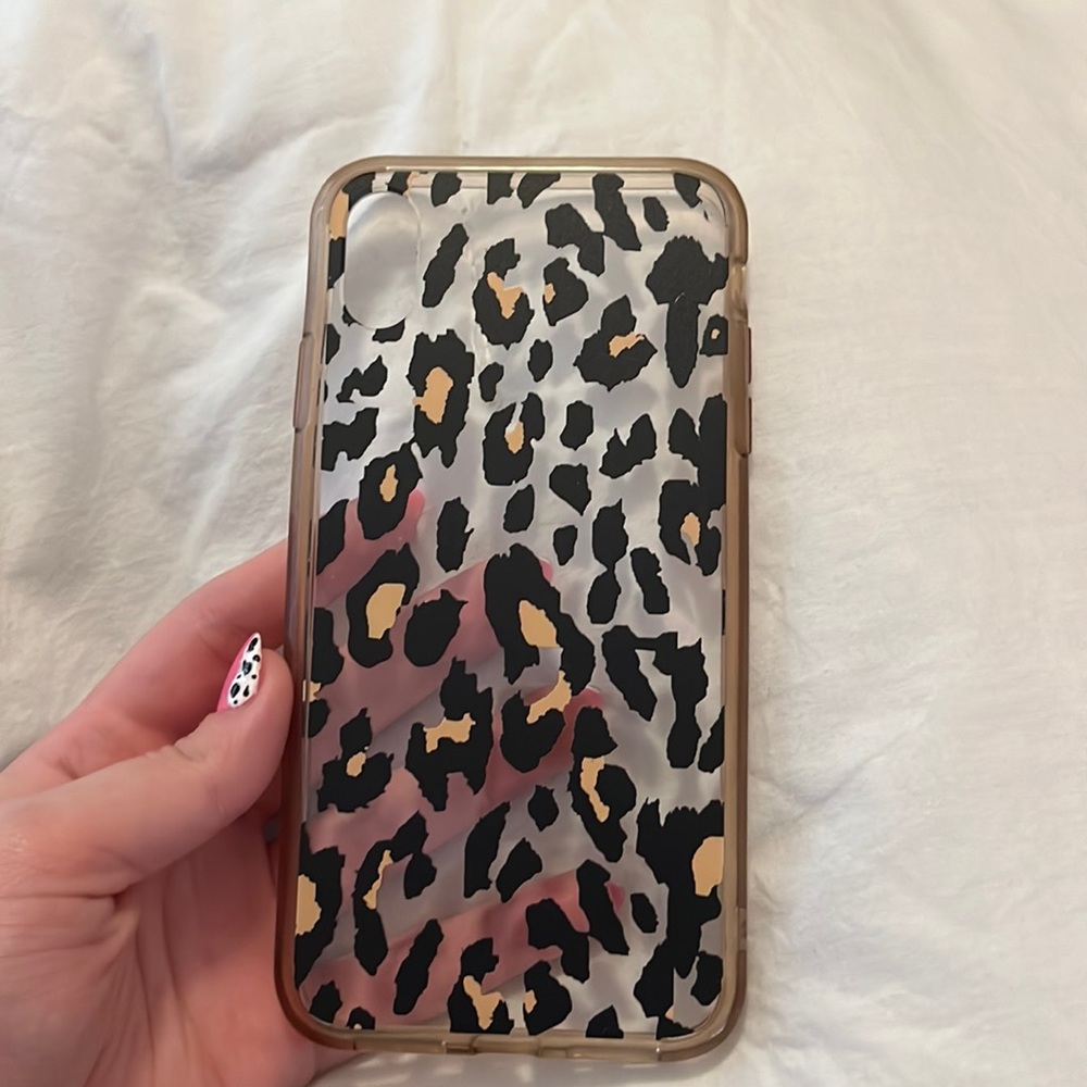Cheetah print phone case is an iphone XS max.